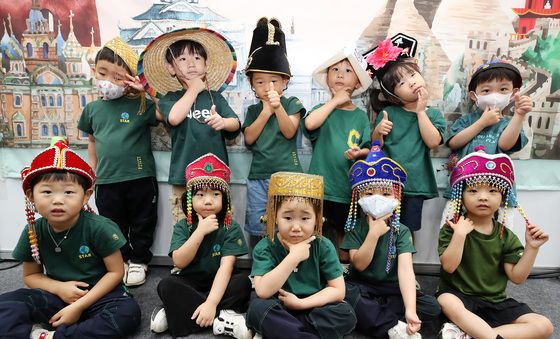 세계 전통 모자 모여라