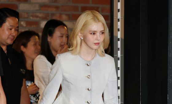 한소희, 움직이는 바비인형