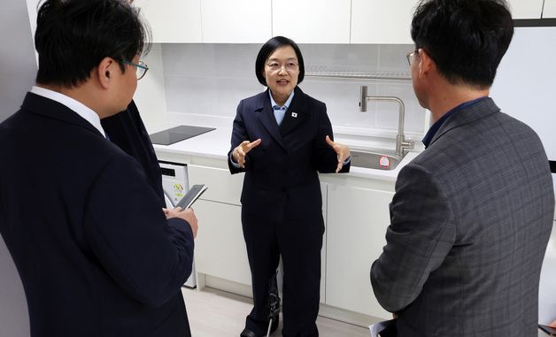 한성숙 총리, 동대문구 신축매입 사업 현장점검