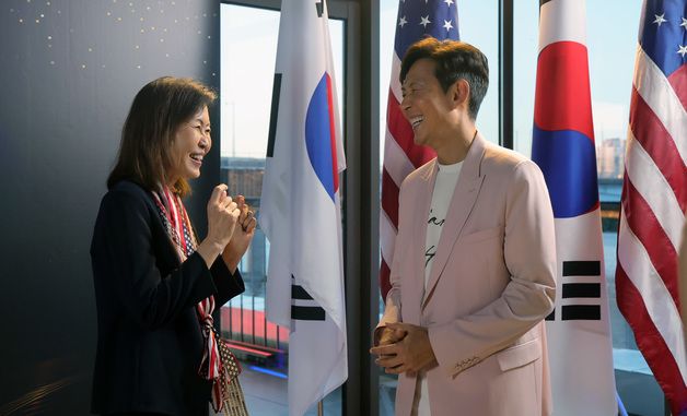 프리덤 250 기념 불꽃쇼 참석한 배우 이정재