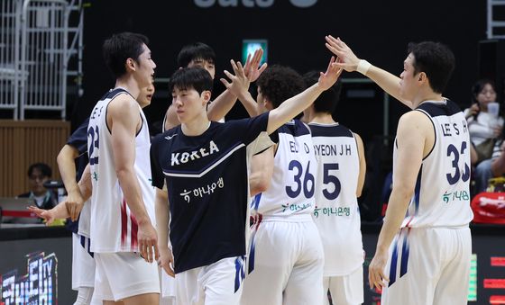 필리핀전 승리한 한국 농구대표팀