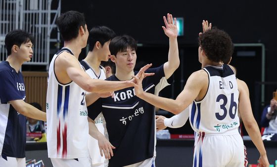 필리핀전 승리한 한국 농구대표팀