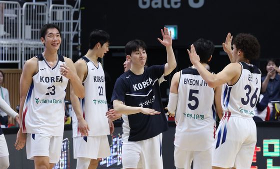 필리핀전 승리한 한국 농구대표팀