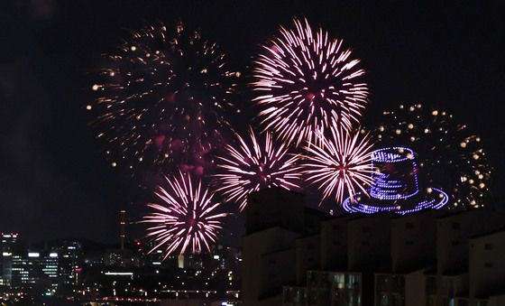 서울세계불꽃축제 전야제 '드론쇼와 불꽃놀이'