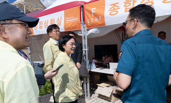 종합상황실 찾은 한성숙 총리