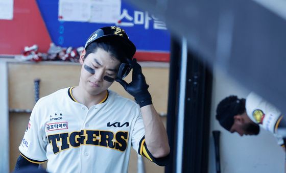 1회 삼진으로 아쉬워 하는 김도영
