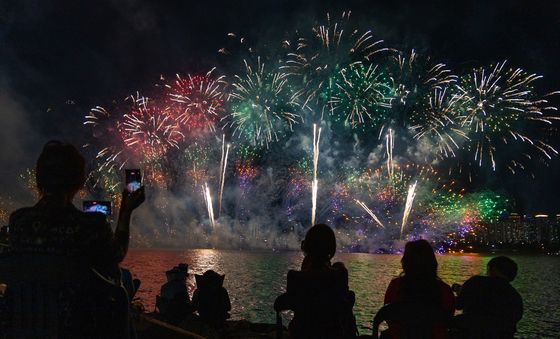 화려한 불꽃 감상