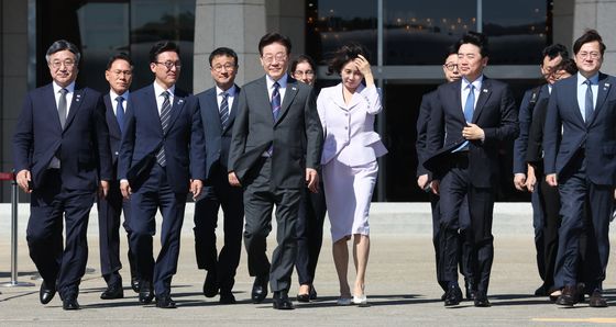 3박 5일 프랑스 순방길 오른 이재명 대통령