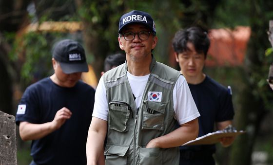 베이스캠프로 이동하는 이규호 긴급구호대장