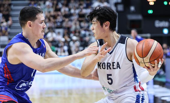 공격 시도하는 변준형