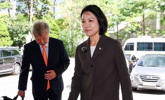 이진숙, 김민석 고소 후 첫 조사 출석