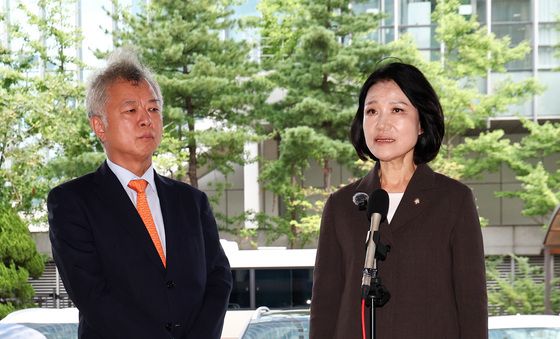 '여자 히틀러' 발언 김민석 고소 이진숙 의원, 경찰 조사 출석