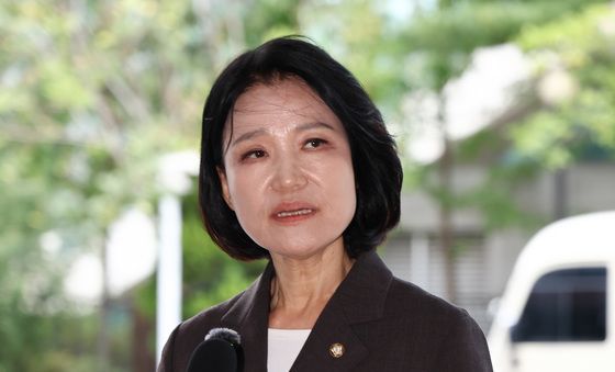 '여자 히틀러' 발언 김민석 고소인 조사 출석하는 이진숙 의원