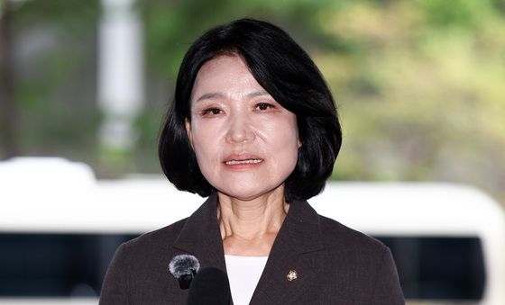 경찰조사 출석하는 '김민석 고소' 이진숙 의원