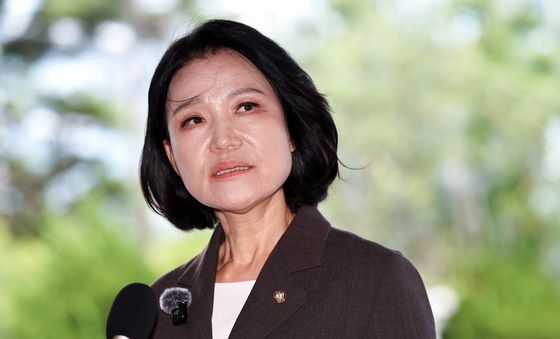 '여자 히틀러' 발언 김민석 고소인 조사 출석하며 입장 밝히는 이진숙