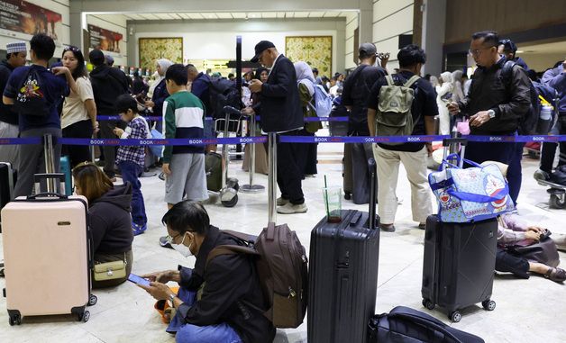 [포토] 인니 화산 폭발로 공항 폐쇄