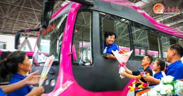 北, 100만㎞ 무사고 달린 평양 여성 버스기사 조명