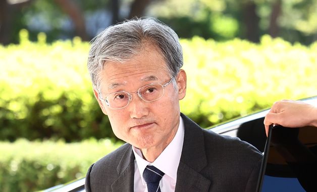 대법원 출근하는 조희대 대법원장