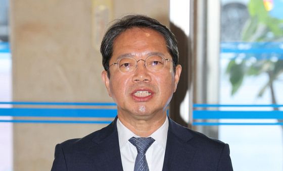 입장문 든 김승원 후보자 '부정청탁 한적 없어'