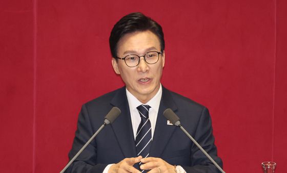 첫 교섭단체 대표연설하는 김민석 대표