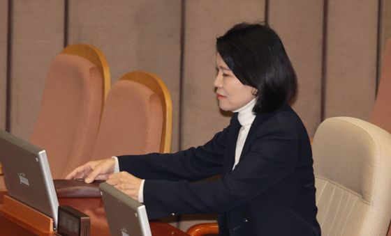 본회의 자리한 이진숙 의원