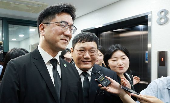 기본소득당 최고위원회 참석하는 당대표와 최고위원들