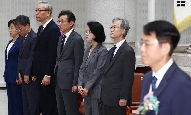 이흥구 대법관 퇴임식 참석한 조희대 대법원장