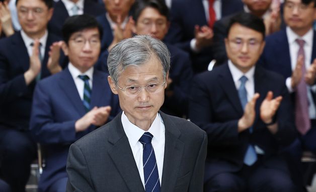 이흥구 대법관 퇴임식 참석하는 조희대 대법원장
