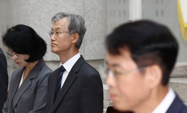 이흥구 대법관 퇴임식 참석한 조희대 대법원장