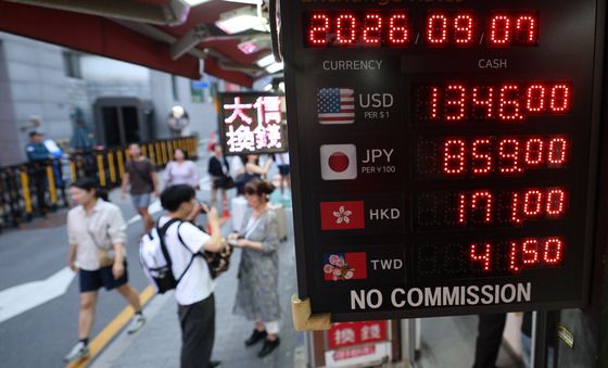 원달러 환율 1330원대 진입, 1년 11개월만