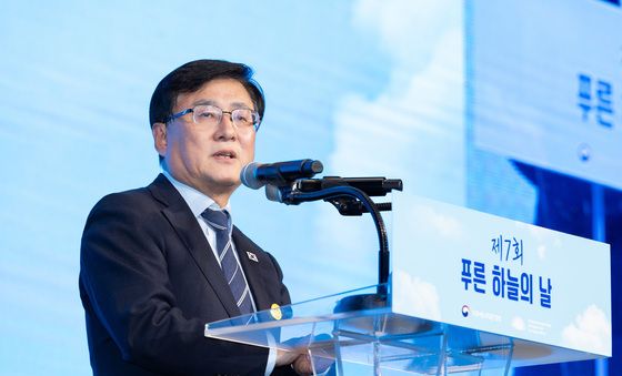 '푸른 하늘의 날 기념식' 기념사 하는 김성환 장관