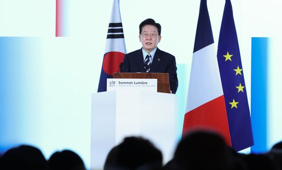 뤼미에르 서밋 개막연설하는 이재명 대통령