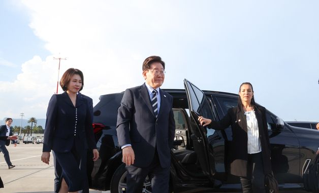뤼미에르 서밋 일정 마친 이재명 대통령