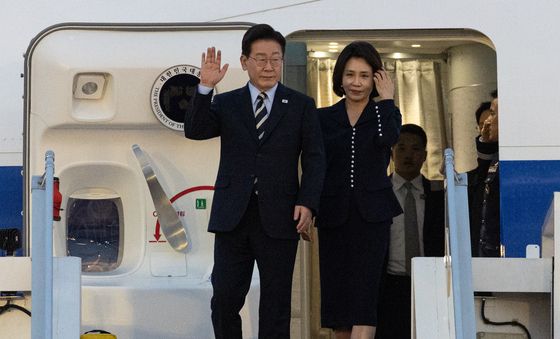 프랑스 파리 도착한 이재명 대통령