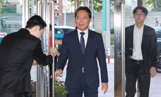 인사청문회 준비 사무실 출근하는 김승원 후보자