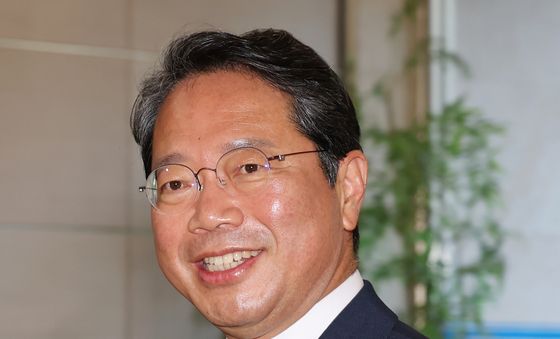 미소 보이는 김승원 법무부 장관 후보자