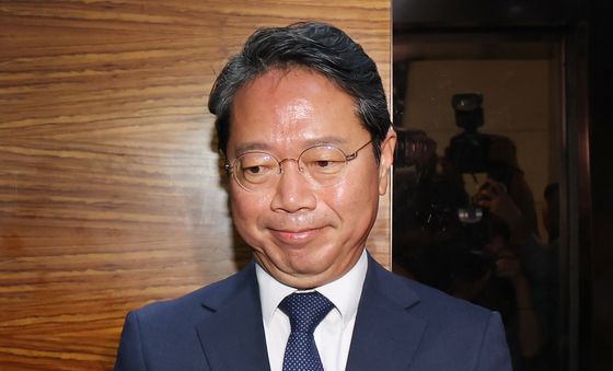 김승원 후보자, 굳게 다문 입