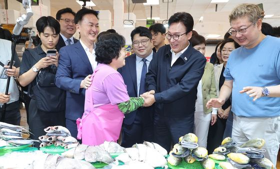 김민석 대표, 노량진수산시장 방문
