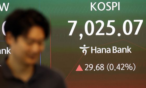 코스피 7000선 돌파…7045.79로 출발