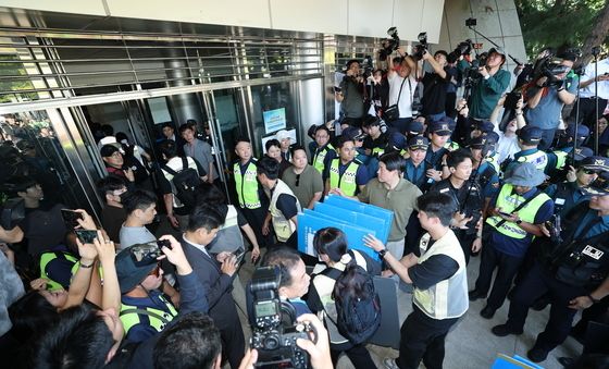 봉쇄 95일 만에 핸드볼경기장 진입 성공