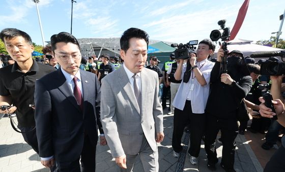 봉쇄 풀린 올림픽공원 핸드볼경기장 찾은 장동혁 대표
