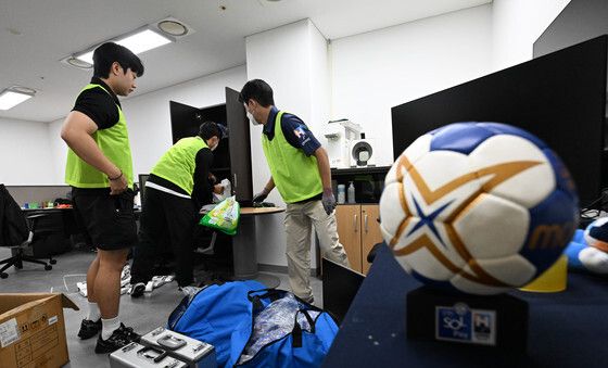 봉쇄 시위 95일 만에 핸드볼경기장 진입한 체육단체