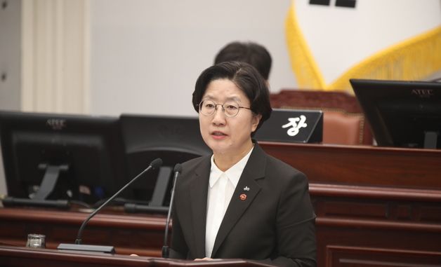 교육행정질문 답변하는 고의숙 제주교육감