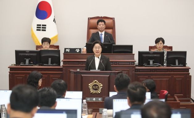 교육행정질문 답변하는 고의숙 제주교육감