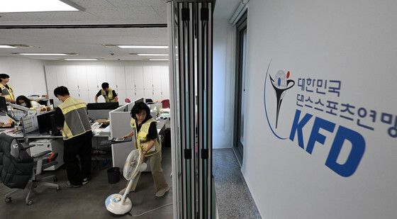 아시안게임 앞두고 자료·장비 반출하는 체육단체