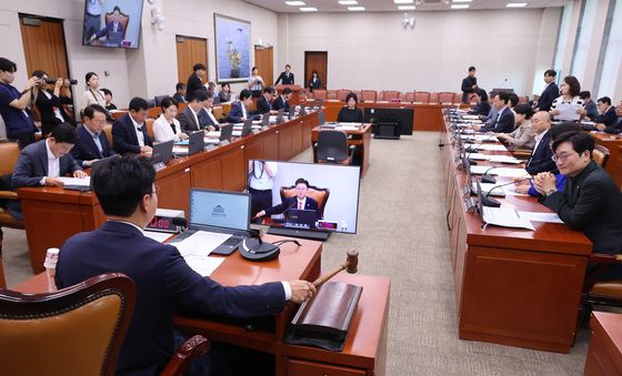 이소영 후보자 인사청문회 실시계획서 채택하는 산자위