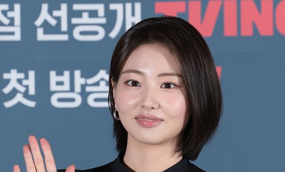 하율리, 킬러에서 영업5팀 사원으로