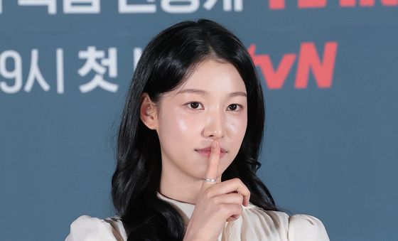 백예인, 신비로운 여인
