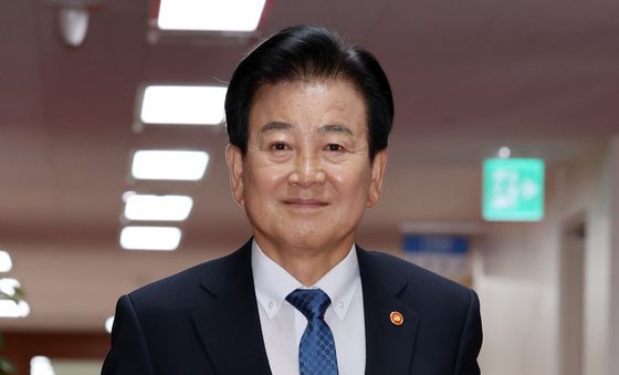 국무회의 참석하는 정동영 통일부 장관