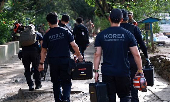수색 나서는 긴급 구호대